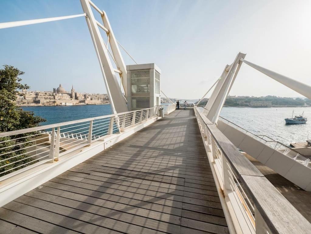 Seafront Luxury Apartment With Pool Sliema Dış mekan fotoğraf
