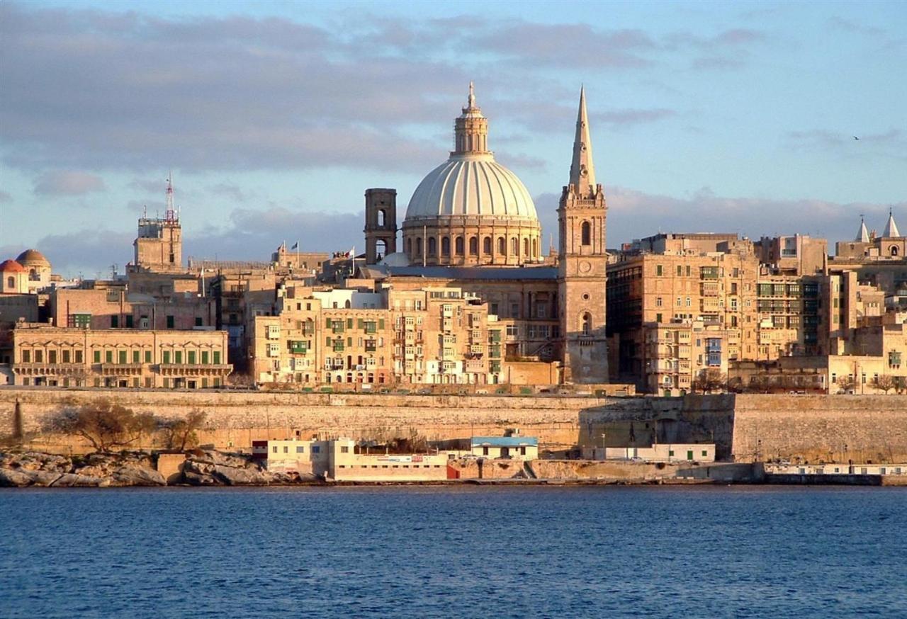 Seafront Luxury Apartment With Pool Sliema Dış mekan fotoğraf
